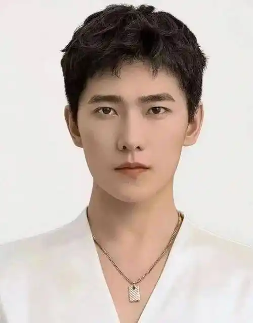 夏季男生流行发型 潮男必剪的男生短发