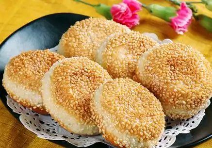 玉米面芝麻饼玉米是粗粮中的保健佳品