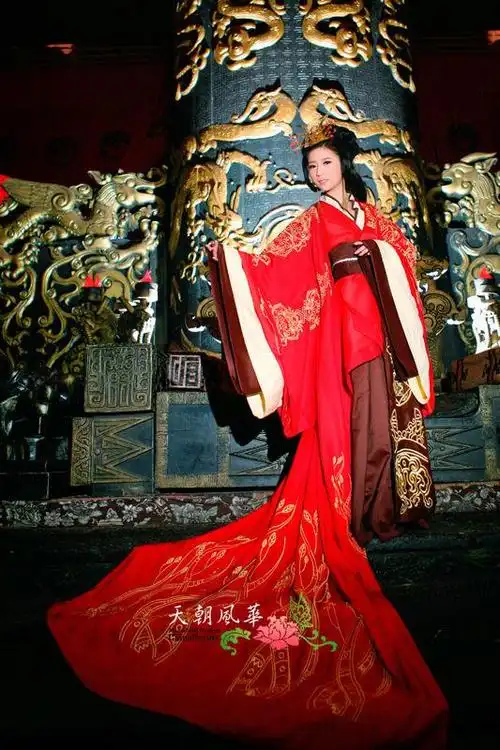 一张古代美人图,高清的!要求身着宫装.