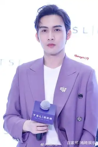 张彬彬现身重庆,出席活动.