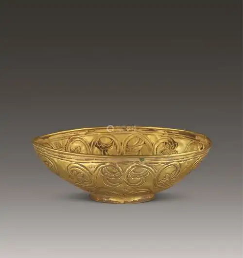 辽代 缠枝莲金碗