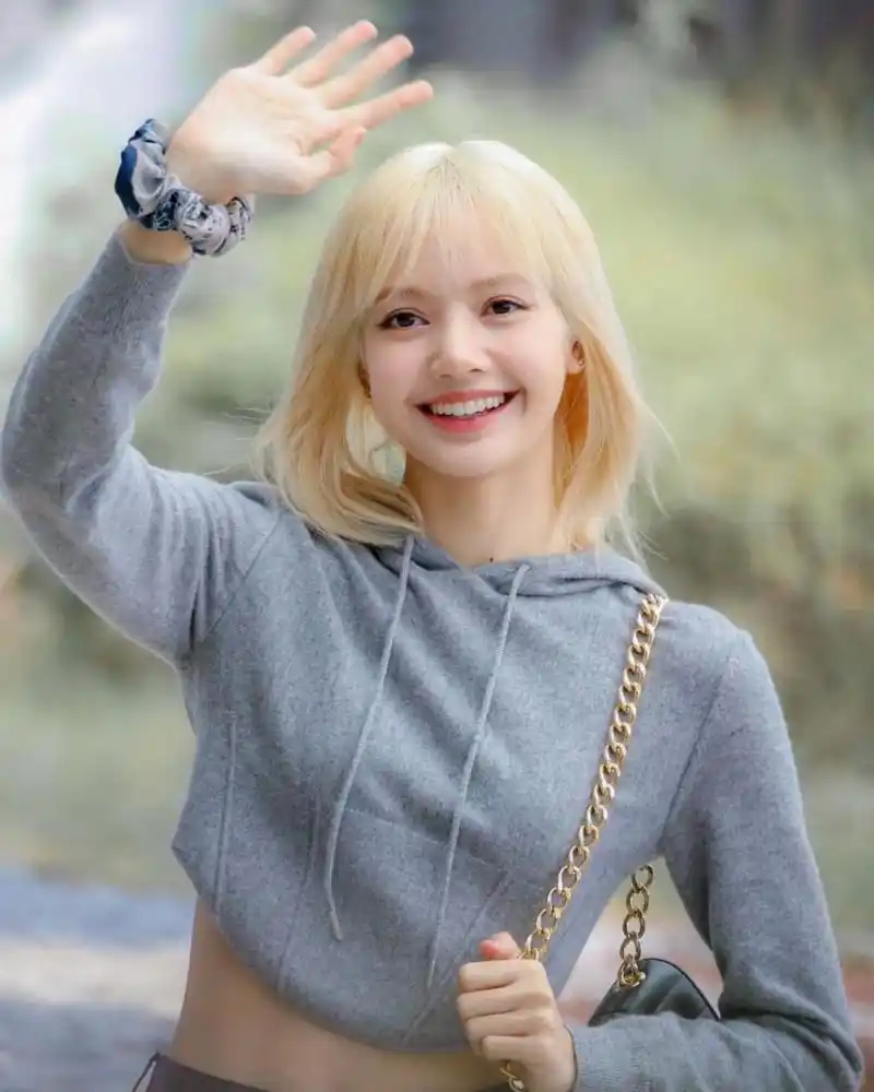 治愈系女神lisa:那笑容,是我心中永恒的光  在无数张关于lisa的照片中