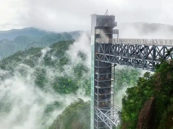 莽山五指峰景区特打造——摩天岭垂直电梯 电梯高度140米(50层楼高)