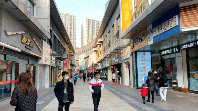 万达金街排起长队!常州人的快乐又回来了