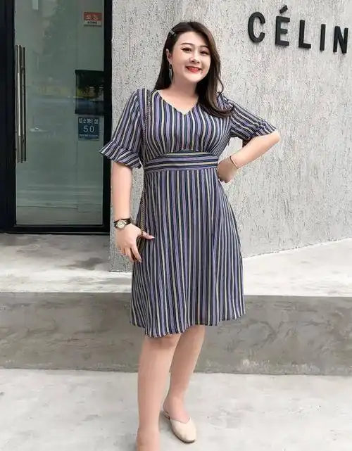 胖女人穿衣显瘦一个老生常谈的问题,而腰身显瘦是最明显的,因为大部分