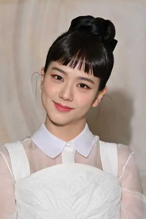 pink##jisoo##金智秀##巴黎时装周##金智秀公主风造型##金智秀刘海