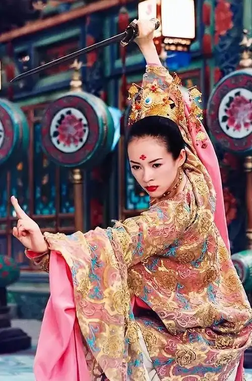 美人杀手的关键在于她的美丽.当摄像机的镜头扫视到章子怡时.