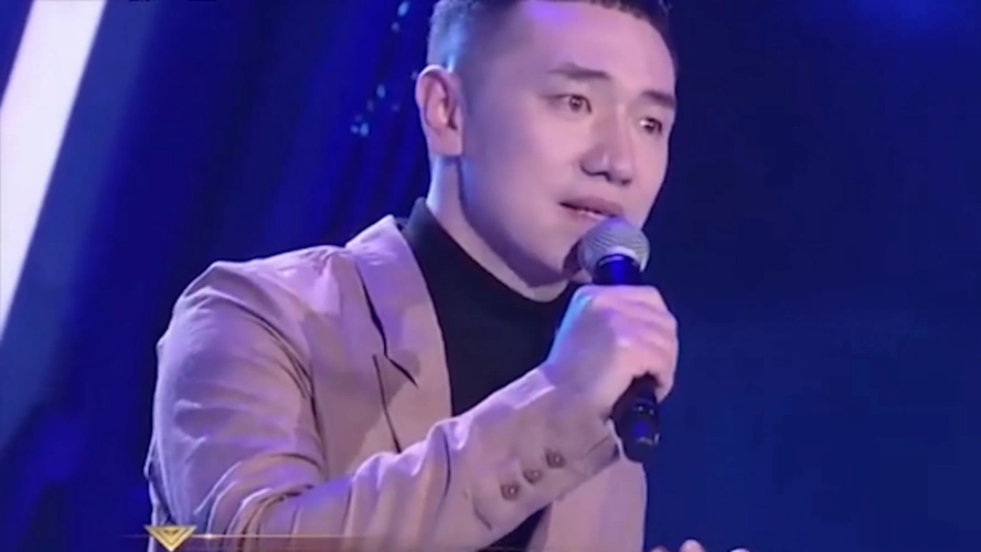 春晚后王琪含泪献唱万爱千恩感动全场听者无不落泪