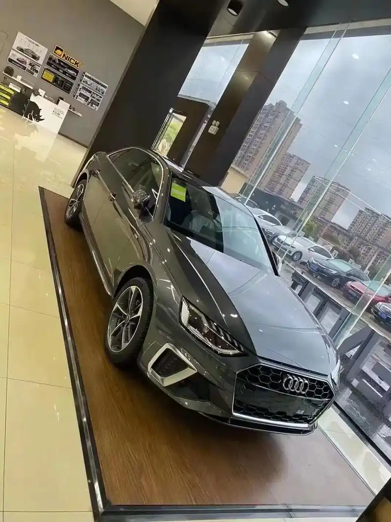 23款 奥迪a4l 时尚型,外观天云灰/内饰黑, 指导价32 - 抖音