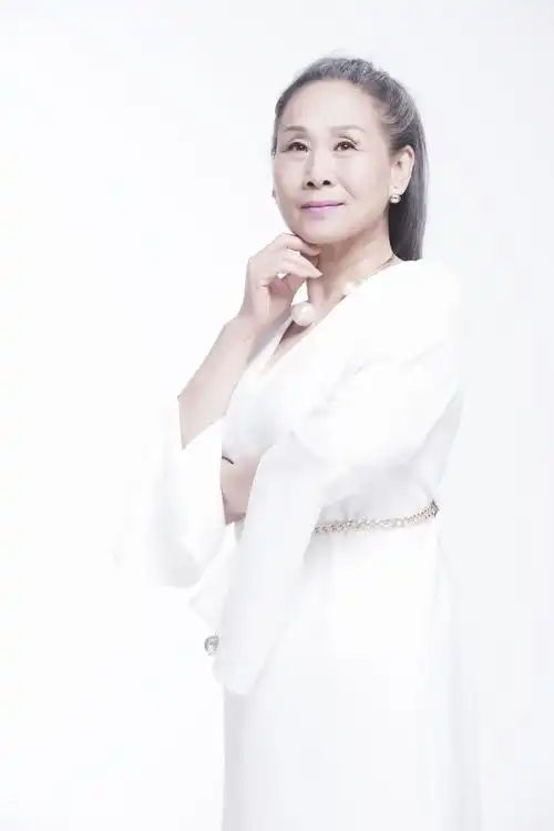 苇青演员追逐梦想花甲之年闯京城