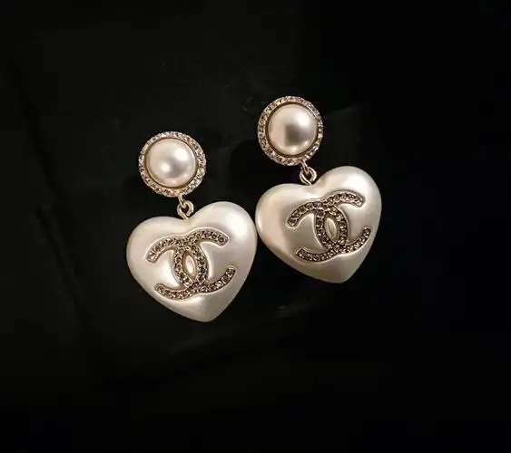 chanel爱心耳环