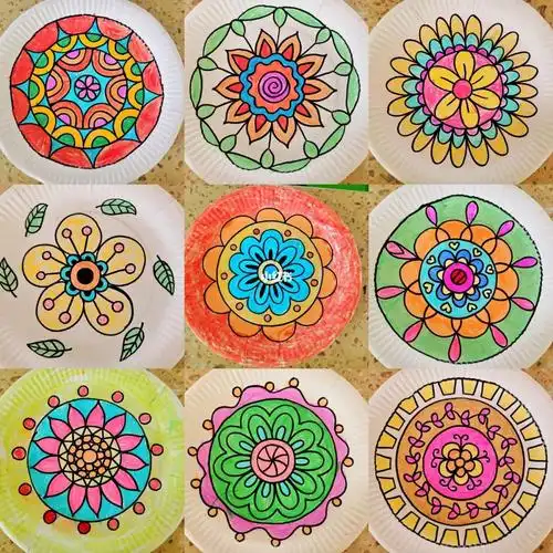 小班小朋友绘画的盘子