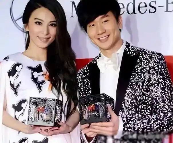 田馥甄岁素颜乱发视频曝光,林俊杰追求十年之谜揭晓