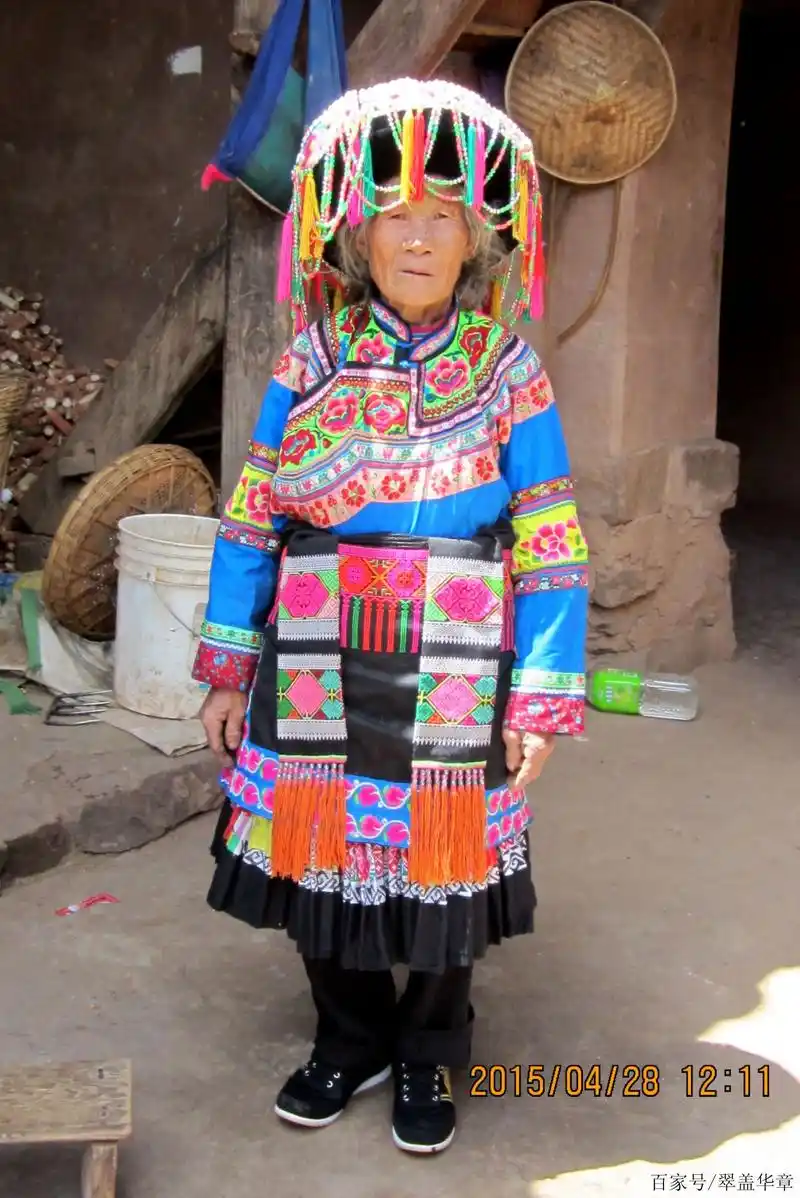 绚丽多彩的武定白苗服饰