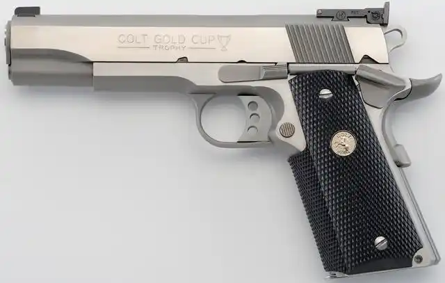 发射五到六次,但那时候是个了不起的成就,科尔特1911手枪创造了奇迹