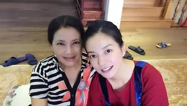 赵薇母亲魏启颖:儿子离婚分走5.2亿,女儿消失荧屏,丈夫也去世|陈蓉|赵