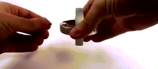 陀螺仪能稳稳立在一根细线上估计达到军用水平了