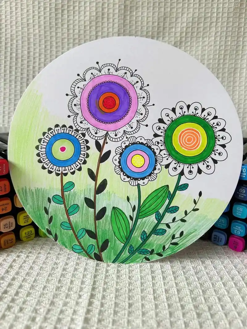 《花》几个圆形就能组成一朵漂亮的花,色彩与线描的碰撞,锻炼孩 - 抖