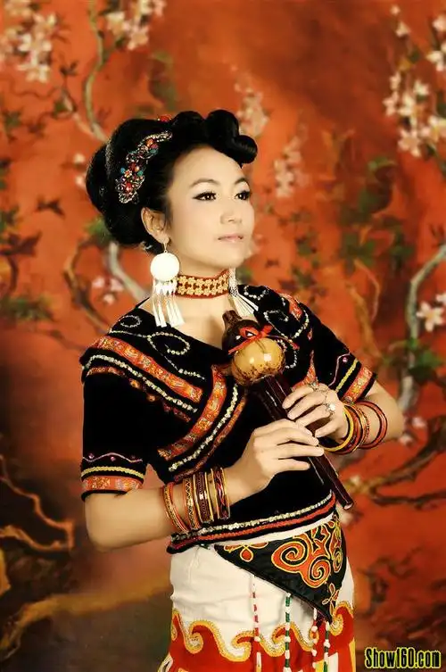 彝族歌手沙玛尔西承接全国夜场商演