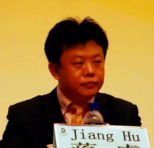 后来,有位细心的员工竟然发现了个大秘密,原来春妮和蒋虎竟然是两口子