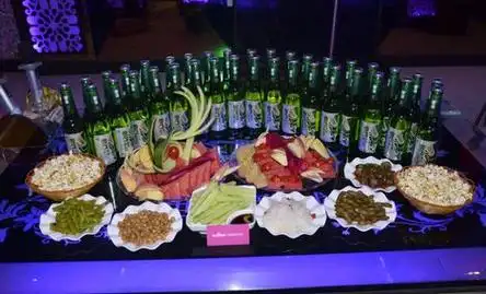 量贩式的比较便宜,因为省去了公主200(就是帮你开酒瓶,倒酒,点歌)