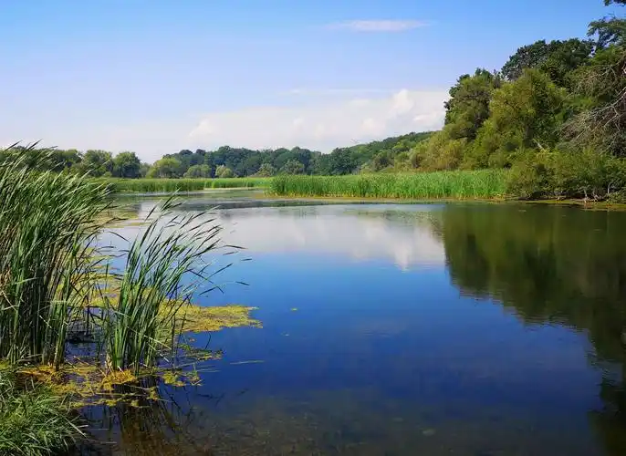 一路向东到湖边
