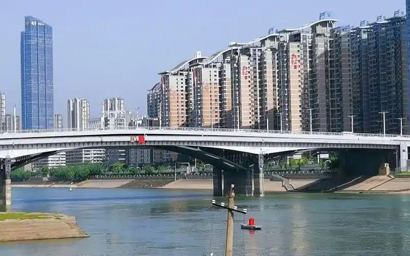 武汉江汉一桥,它是城市发展咽喉要道,继续行使城市发展重大使命