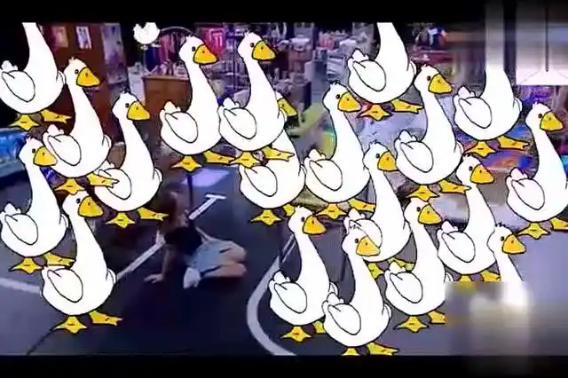 没想到白敬亭和鬼鬼的笑声这么魔性,直接笑成"鹅鹅鹅",太鬼畜