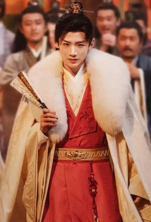 流量男星白敬亭,宋轶主演的古装剧《长风渡》开播以来,热度被赵露思