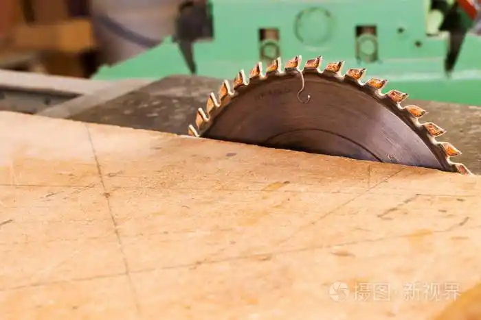 圆锯片.切割木板