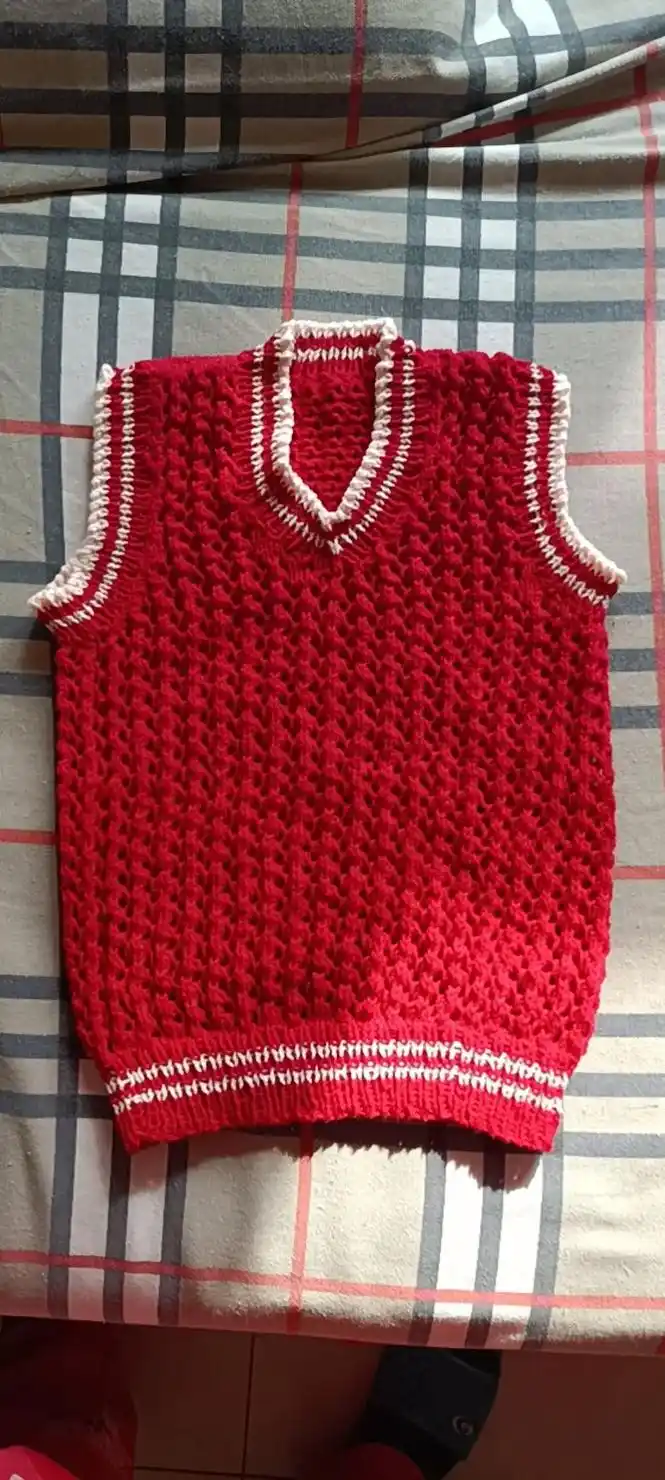 疫情居家手工编织毛线背心 也很喜欢图片中的这段话加油 - 抖音