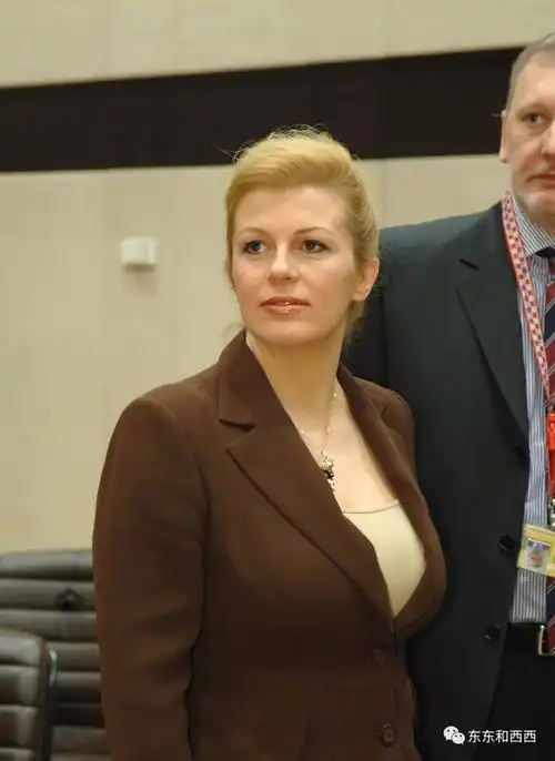 敢爆泳装照气场力压战斗民族她是最性感女总统没有之一