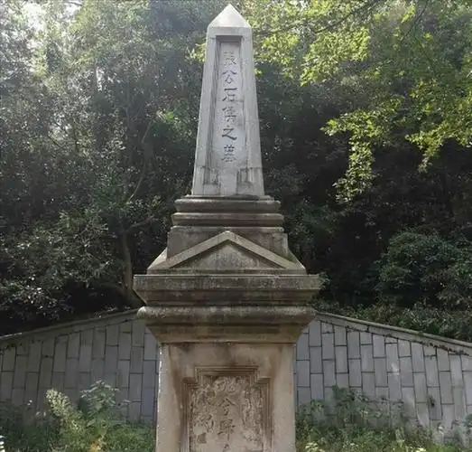 瑕疵,他的儿女们始终坚守初心,依照个人的兴趣和志向选择了前行的道路