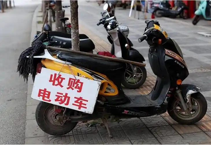 附近二手电瓶车300一400元(二手电动车转让300元图片)