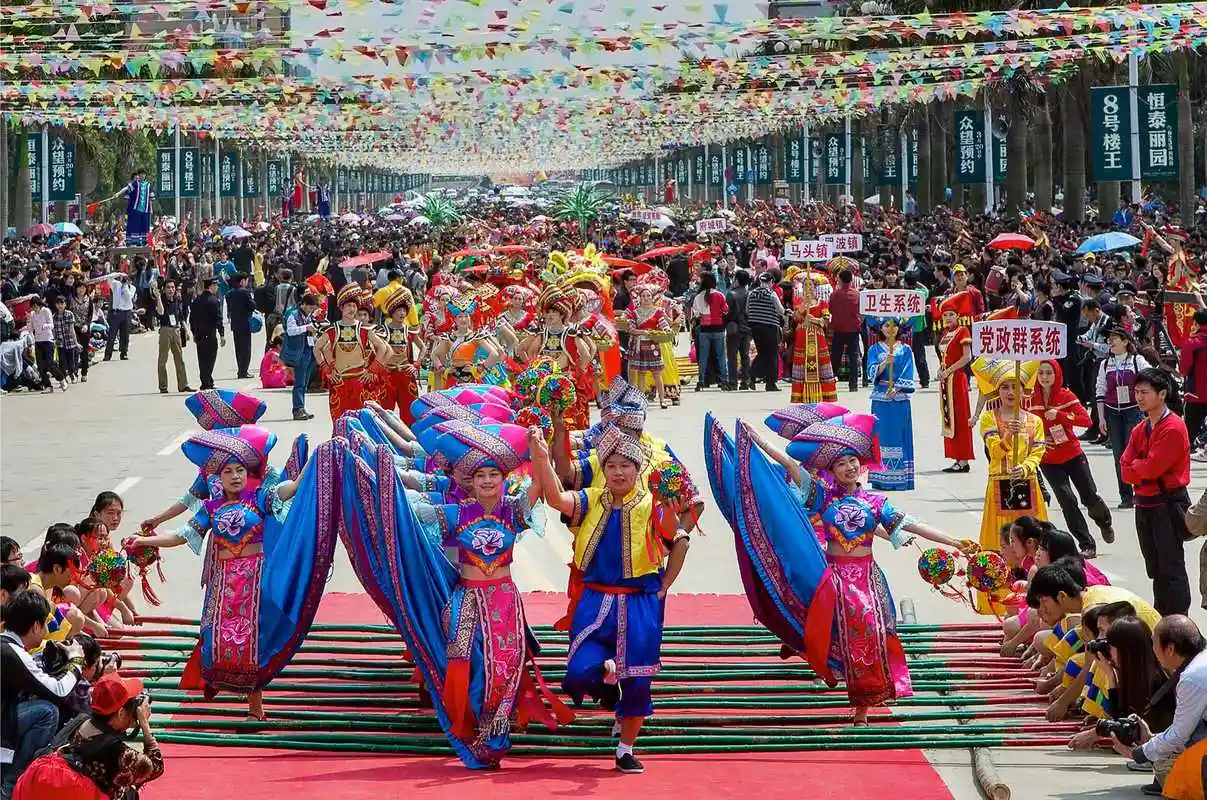 《欢情三月三》(2012.武鸣)苏如贤 摄