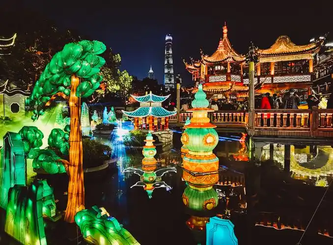 疫情下的豫园也是人群也是接踵而至 photo by huawei p40pro@小助手