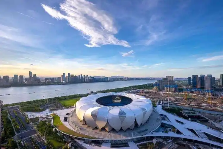 说起恒大莲花碗体育馆,杭州也有一个