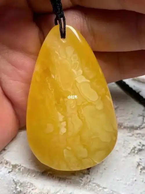 蜜蜡水滴吊坠克价40