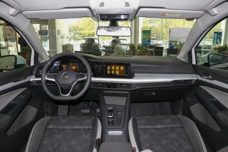 2021款 高尔夫 200tsi 双离合内饰