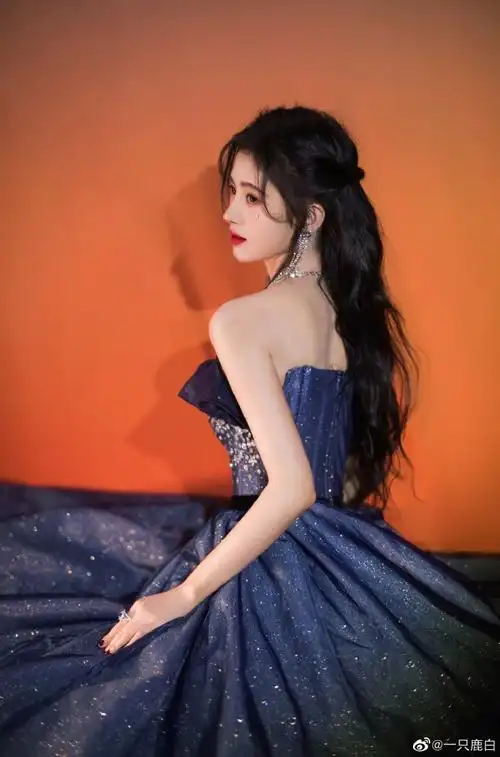 鞠婧祎蓝色星钻抹胸纱裙##鞠婧祎首唱芙蓉