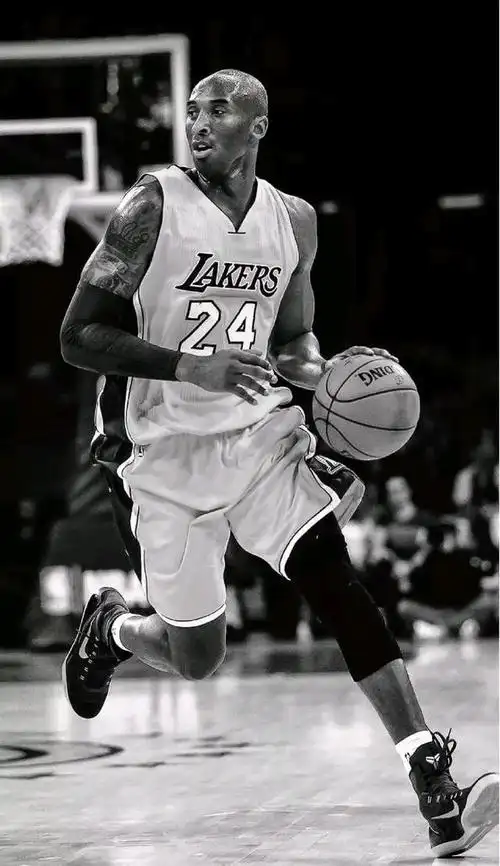 一组科比经典黑白照,致敬曼巴,缅怀科比!