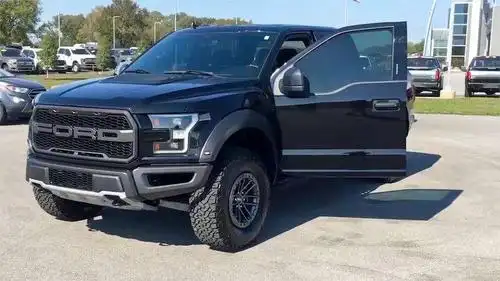 新车到货,高清实拍2021款福特猛禽f150,看到超大后尾箱惊艳了