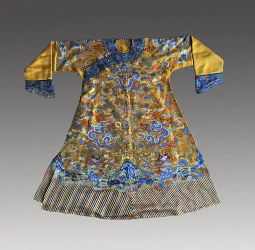 6868lot015568清代刺绣纳纱龙袍