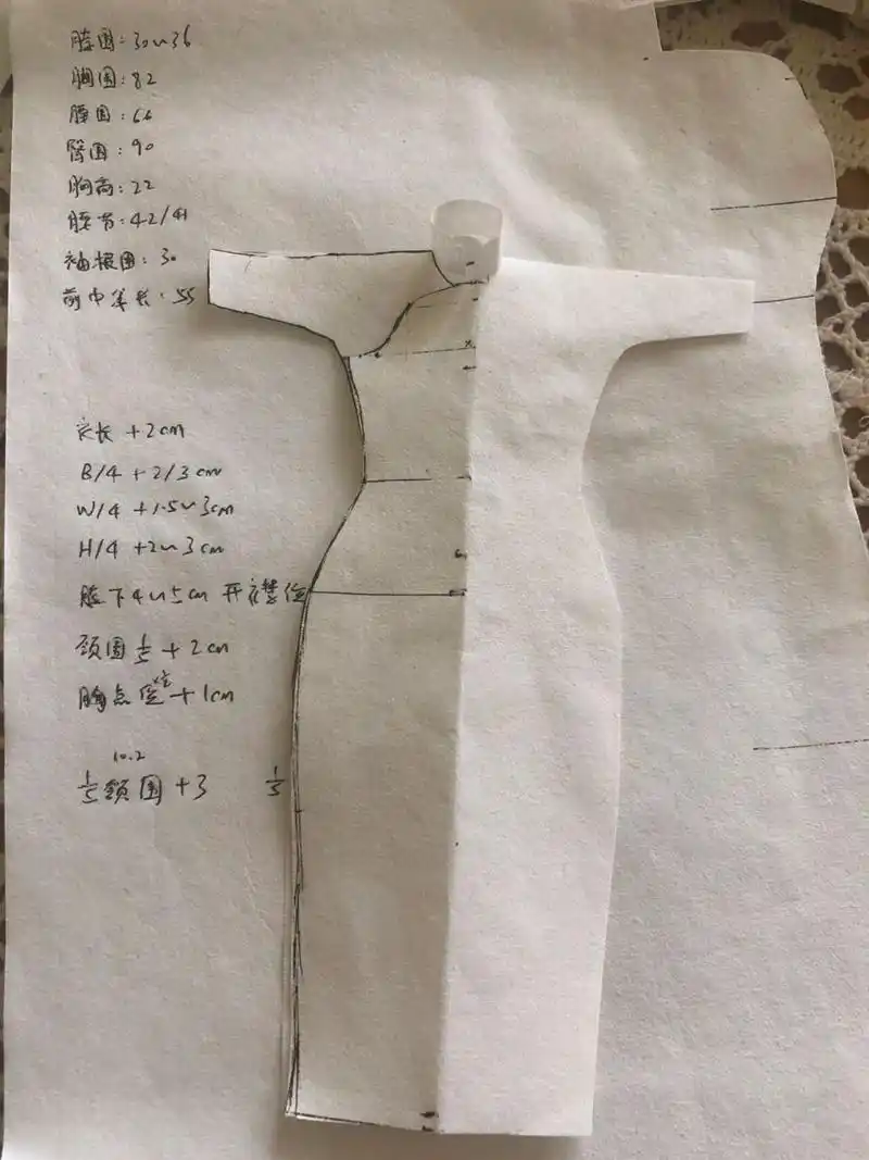 平裁破肩旗袍打版纸样10:1 按照自己的身材比例弄了个平裁旗袍真·"纸
