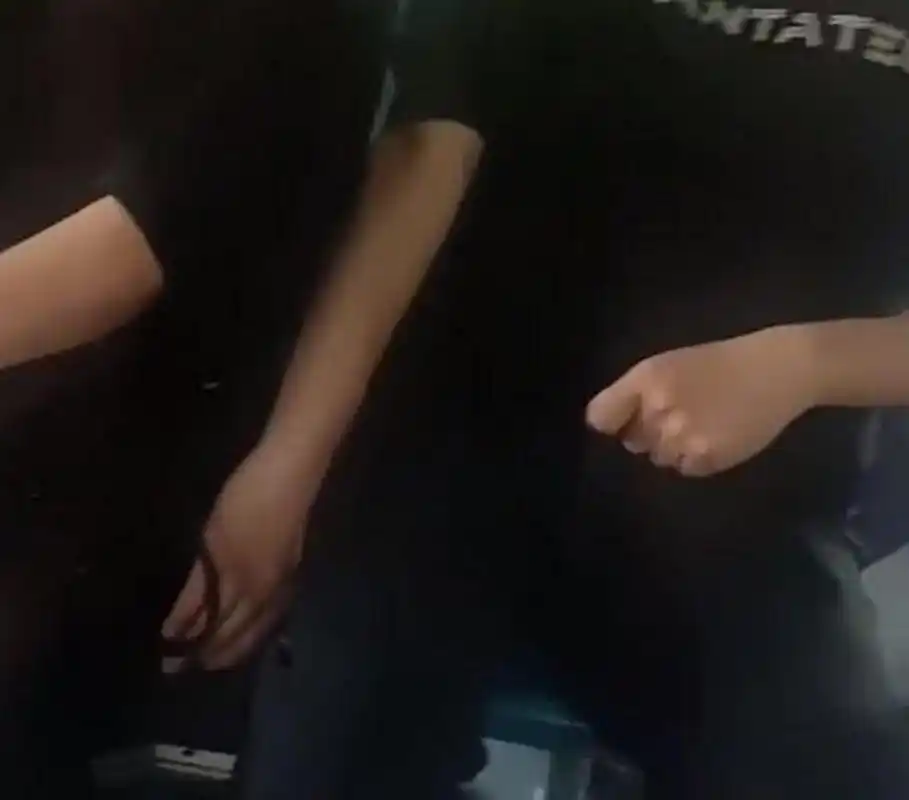 【男子公交车上遇"咸猪手"录像取证后及时制止:把你的手管好,不要乱放