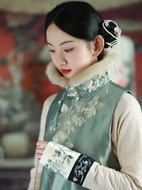 民国风元宝领旗袍绣花马夹上衣搭配盘扣半