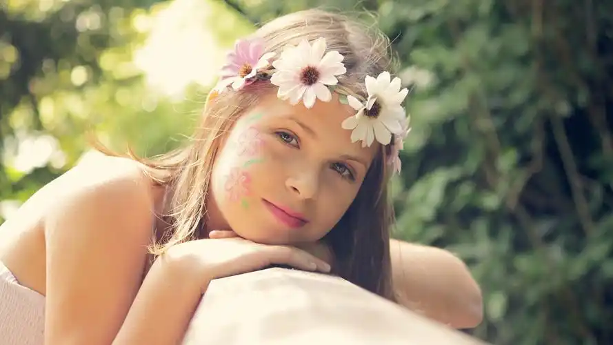 可爱女孩高清图片电脑桌面壁纸