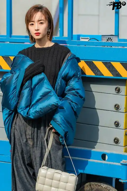 胡冰卿慵懒时尚街拍图片