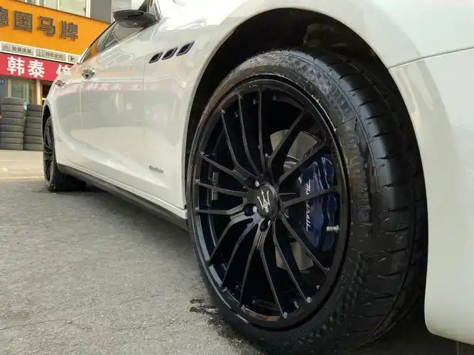 玛莎拉蒂黑色轮毂改造黑武士