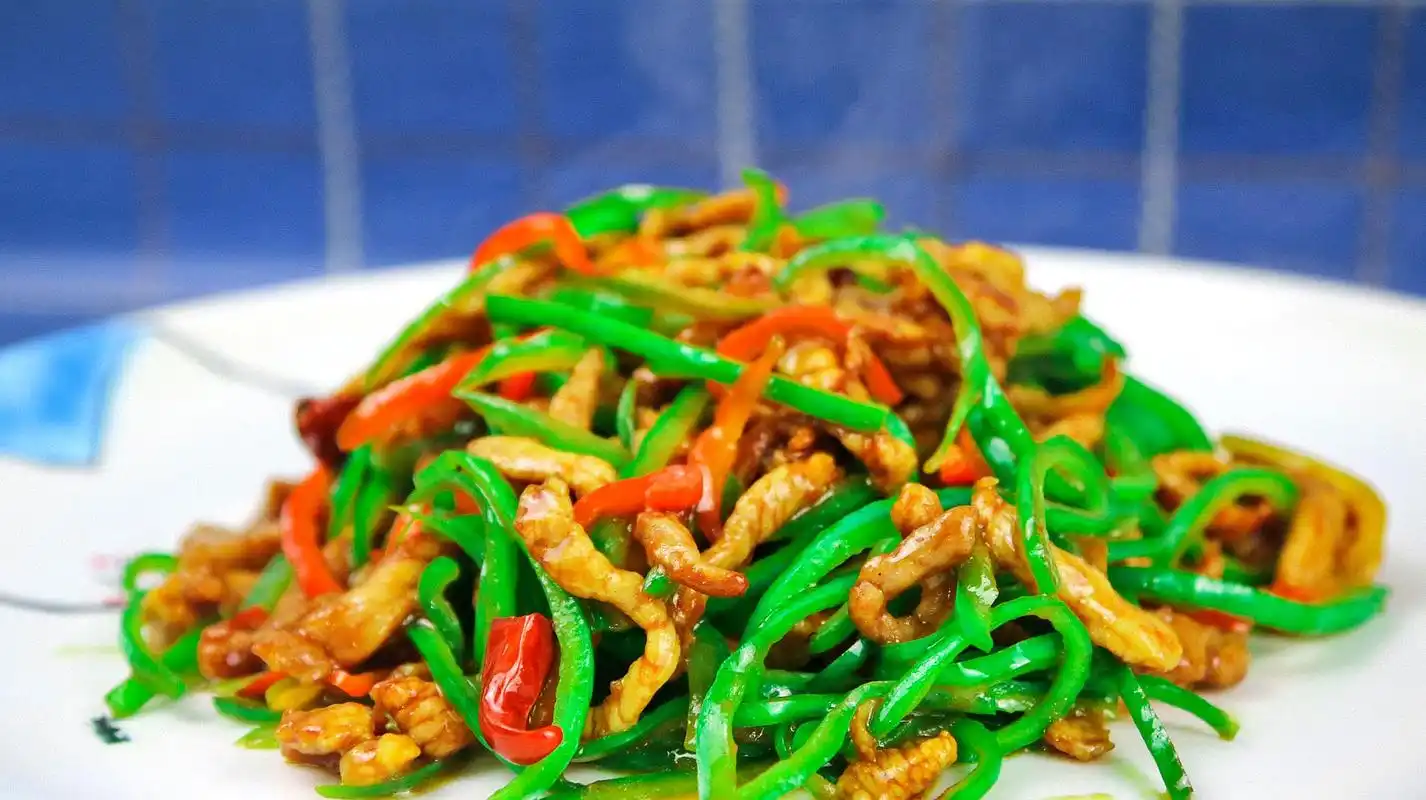 青椒炒肉丝怎样做才入味?炒之前要多加这一步,肉丝滑嫩百试不爽